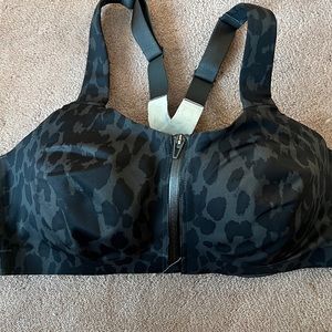 NEW Victoria’s Secret Sports Bra 38D